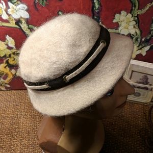 Ladies vintage wool hat.